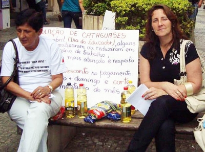 Micaela, &agrave; direita, em uma das manifesta&ccedil;&otilde;es em favor dos professores municipais