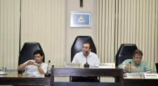 O vereador Fernando Amaral (ao centro) presidiu toda a sessão