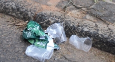 Jogar lixo na rua em Além Paraíba rende multa ao cidadão (foto ilustrativa)