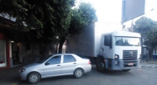 Carro foi rebocado por ter estacionado em local proibido 