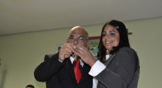 Claudiomir recebe as chaves da Prefeitura das mãos de sua antecessora