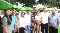 prefeito José Ronaldo e demais autoridades na inauguração da Feira