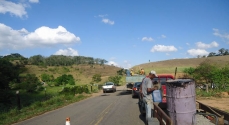 Parte da estrada já recebeu a Operação "Tapa-Buracos" feita pelos próprios moradores