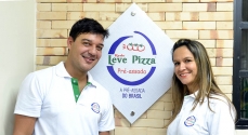 Marcos Júnior e sua esposa, Cristiane, estão à frente da Rede Leve Pizza 