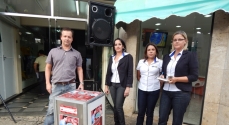 Equipe da CDL realiza sorteio de prêmios da campanha do Dia dos Namorados