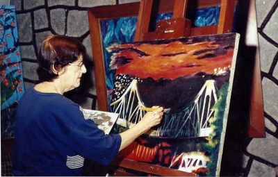 Nanzita pintando o crep&uacute;sculo sobre a ponte met&aacute;lica em 2003 (Foto: Vilela)