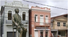 Estátua de Ataulfo Alves na praça principal de Miraí, sua cidade natal