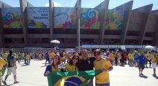 O cataguasense Rodrigo Ozava e sua família assistiram ao jogo no Mineirão