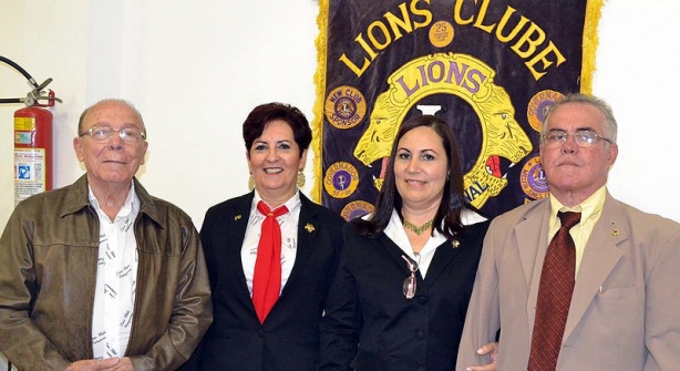 Paulo Lúcio e Heloisa, que deixaram os cargos e Sandra e Geraldo, os novos presidente e Domadora do Lions