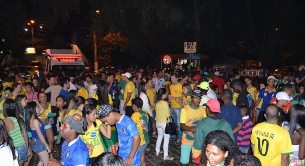 O fim de semana começou com muita festa e alegria com a vitória da seleção