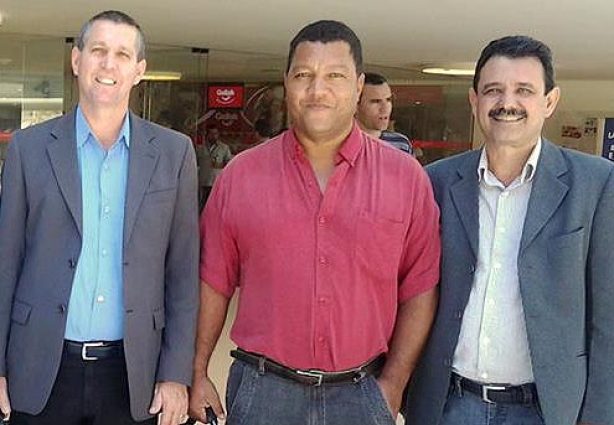 O prefeito José Ronaldo, o secretário de Esportes, Fernando Bernardes e o vice-prefeito Jaime Vargas