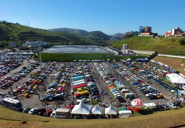 O encontro de veículos antigos de Juiz de Fora é um dos mais tradicionais da região.