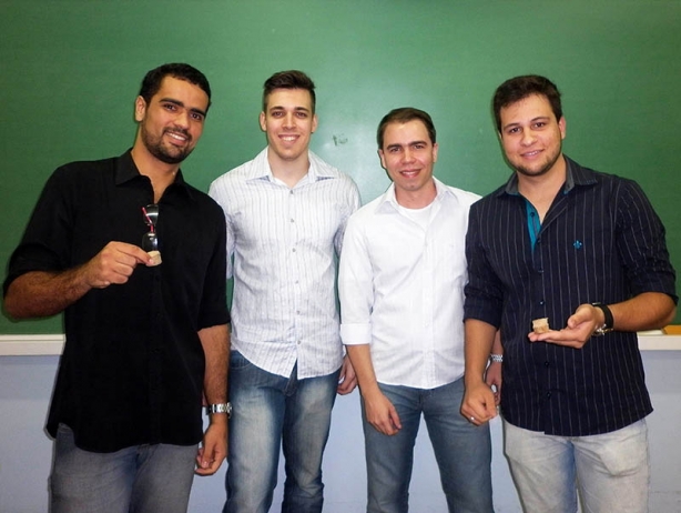 Os estudantes Cesar Mattos, Daniel Perez, Pedro Martins e Rhuan Lopes, respons&aacute;veis pelo projeto