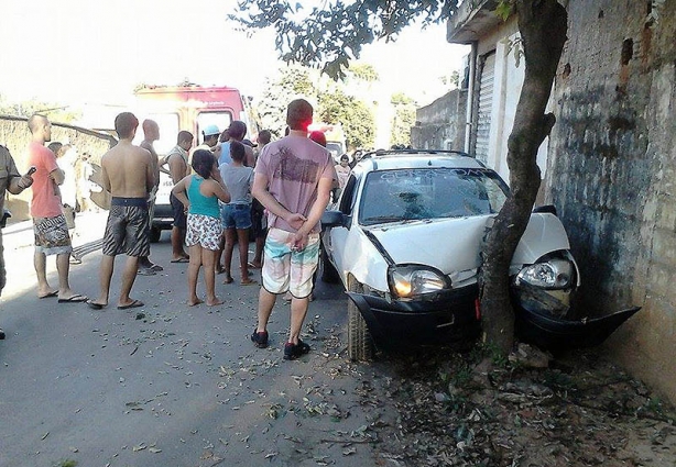 Sete pessoas, sendo uma criança de três anos de idade, estavam na caminhonete