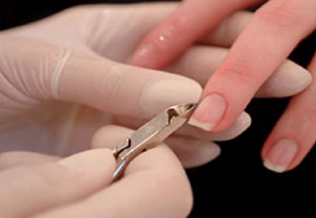 Todas as manicures devem procurar a Policlínica municipal para serem vacinadas contra a Hepatite B