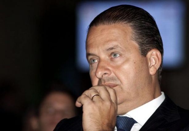 Eduardo Campos morreu aos 49 anos de idade e disputava as eleições à presidente do Brasil
