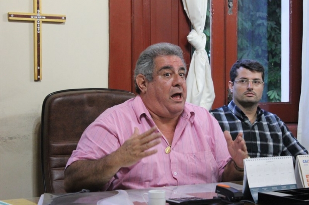 Cesinha, com o Procurador Geral do Munic&iacute;pio ao fundo, Rafael Vieira, falou sobre as den&uacute;ncias