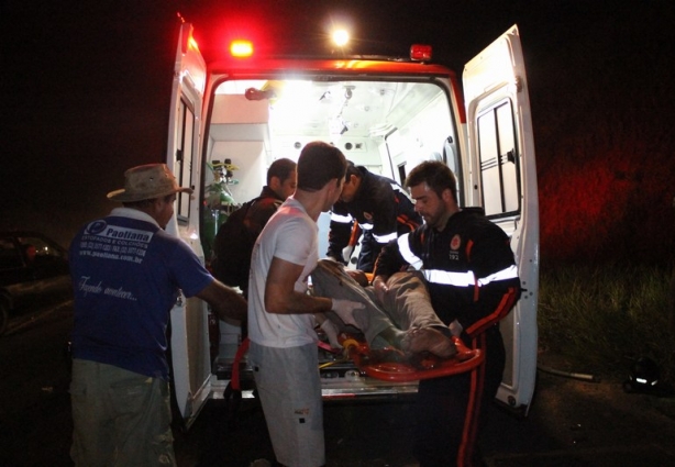 Uma equipe do SAMU prestou socorro às duas vítimas que não correm risco de morte (foto ilustrativa)