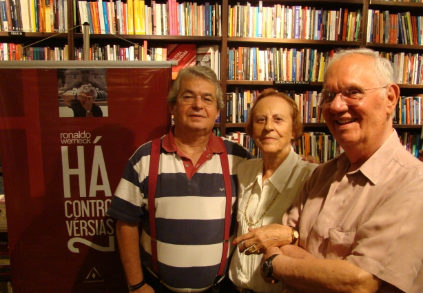 Ronaldo Werneck, Lina Tâmega Peixoto e Francisco Marcelo Cabral.  Livraria da Travessa-Ipanema. Rio, 2011 (Foto: Patrícia Barbosa)