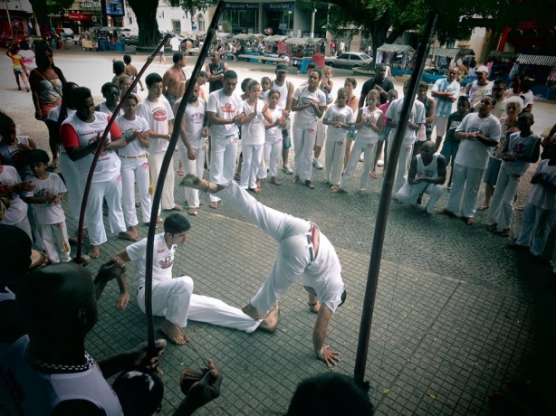 Roda de Capoeira do grupo Abad&aacute; na Pra&ccedil;a Rui Barbosa