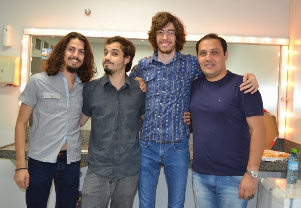 O Terno com o produtor Fausto Menta momentos antes do show