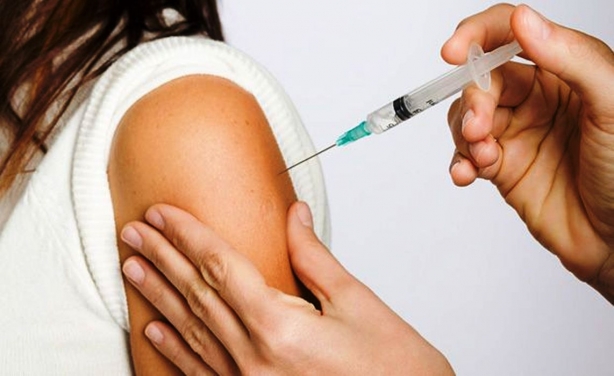 Meninas na faixa et&aacute;ria de 11 a 13 anos de idade devem receber a segunda dose da vacina