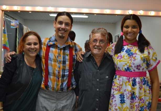 Flávia Massena, Gabriel Nunes, Carlos Sérgio e Roberta Rodrigues momentos antes de entrarem em cena