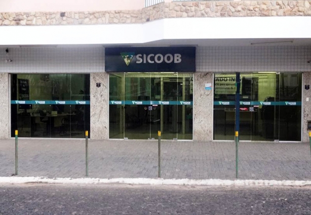 Fachada da agência Sicoob Credimur de Miraí (foto de Rafael Coelho)