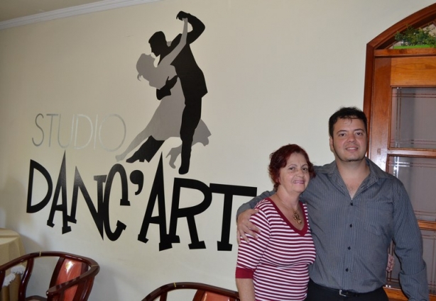 Mário Ferreira e sua mãe, dona Lurdinha, na recepção do Danc'Art