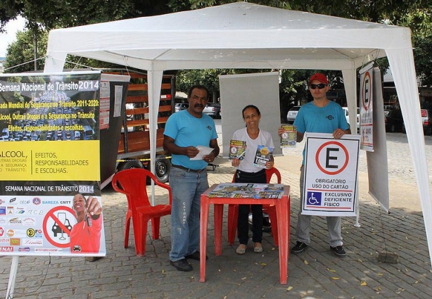 A equipe da Catrans no estande montado na praça da Estação para comemorar a Semana do Trânsito