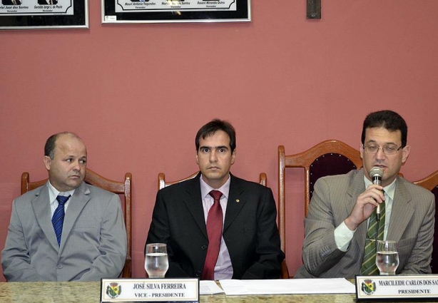 Da esquerda para a direita o réu Marcileide Santos, o promotor de justiça Gustavo Araújo e o juiz Marcelo Thomaz
