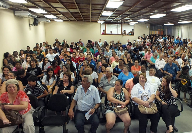 O público lotou o auditório do Cefet para assistir a palestra sobre o Diabetes