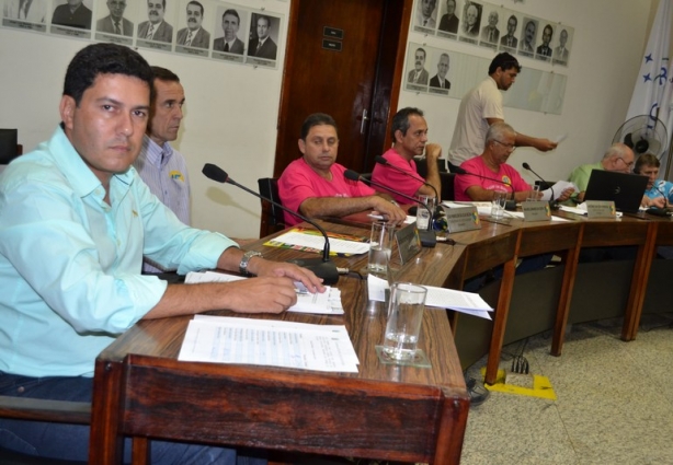 O vereador Vinicius Machado, autor do projeto do Mototáxi, em primeiro plano na foto, recebeu apoio popular à sua iniciativa