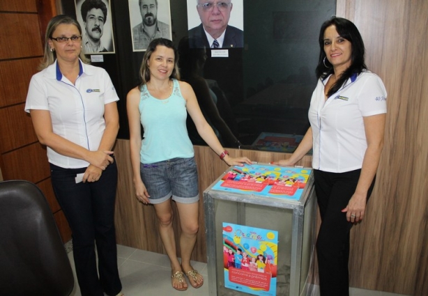 A equipe da CDL momentos antes de realizar o sorteio