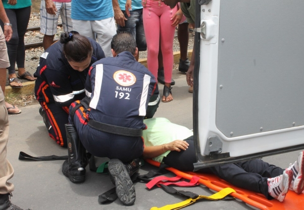 a equipe do SAMU levou as duas pessoas envolvidas no acidente para o Hospital de Cataguases