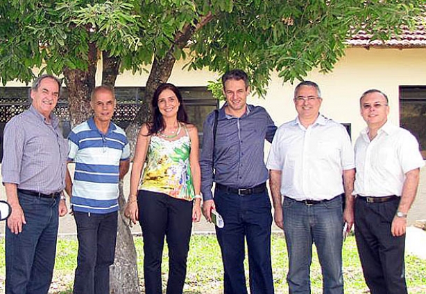 A comissão avaliadora com os secretários municipais Luciana Moreira e Ângelo Cirino