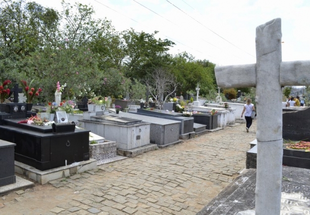 O Cemitério São José deverá receber um grande número de visitantes neste domingo