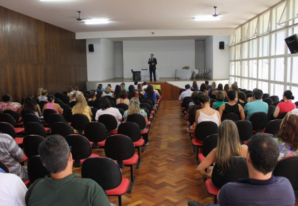 Diversas pessoas participaram da Capacitação realizada no auditório do Colégio Cataguases