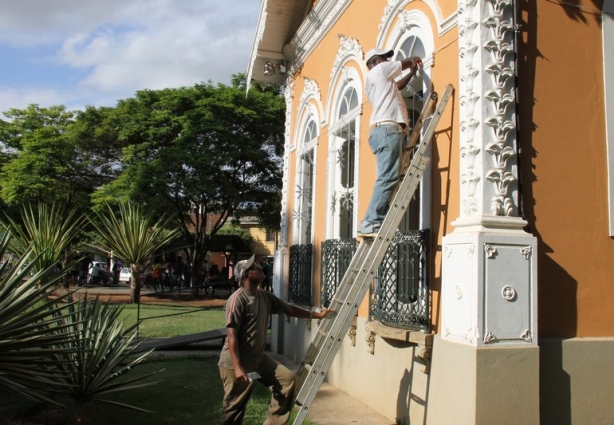 Os preparativos de montagem do Natal Iluminado seguem em ritmo acelerado na Chácara Dona Catarina