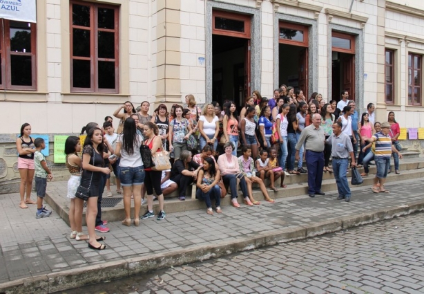 Um grupo de manifestantes criticou eventuais mudanças na Educação Municipal