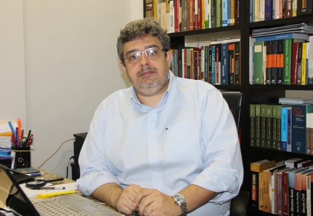 O advogado e jornalista, Rogério Torres, é o presidente do Clube de Leitura