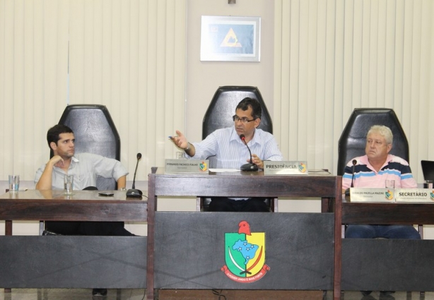 A Mesa Diretora do Legislativo Municipal coordena os trabalhos e as votações em plenário