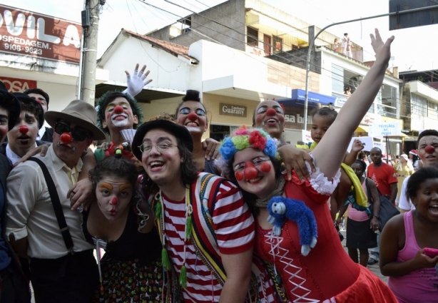 Artistas, professores, oficineiros, participantes estarão no Cortejo de Natal do Instituto Francisca de Souza Peixoto