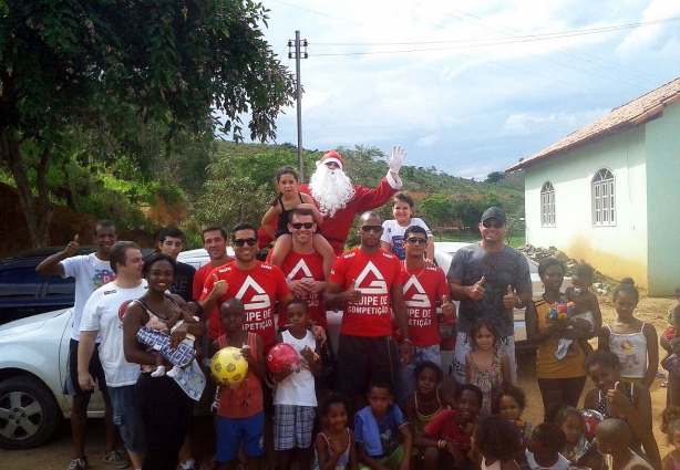 Alegria e presentes foram as marcas do Natal Solidário dos atletas de Jiu-Jitsu