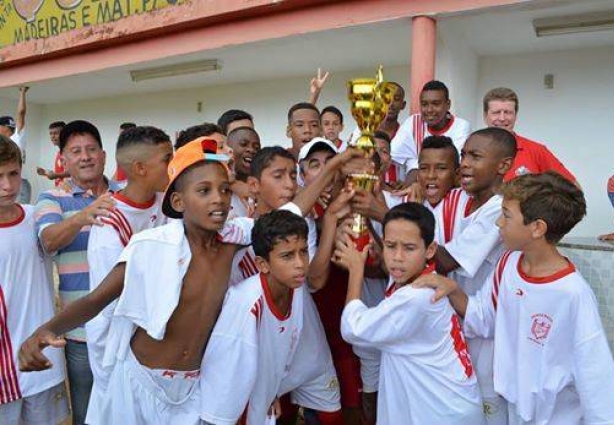 Equipe sub 13 do Democrata FC conseguiu uma vitória inesquecível fora de casa e levou a Taça