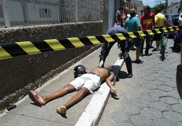 Apesar do crime violento, em pleno centro de Ubá, a Polícia Militar ainda tem poucas informações a respeito.