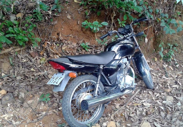 A motocicleta foi localizada com uma pequena avaria provocada pelo ladrão