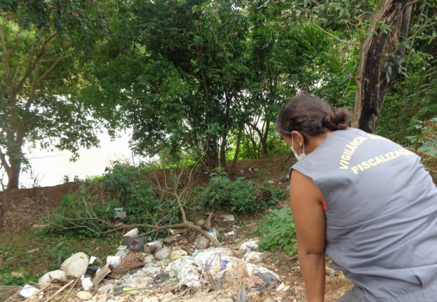 A Vigilância Sanitária tomou as providência legais sobre o descarte de carne no local