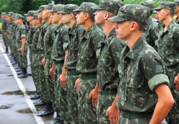 O Alistamento Militar é obrigatório e já pode ser feito pelos jovens que completam 18 anos em 2015