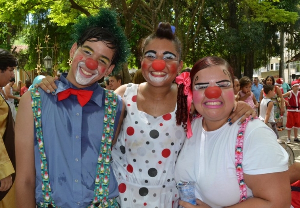 O trio de palhaços que percorre a cidade levando alegria e arrancando gargalhada, é um dos projetos mais populares do Instituto